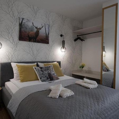Bialy Jelen Z Basenem I Jacuzzi Bed & Breakfast Ostrowsko Luaran gambar