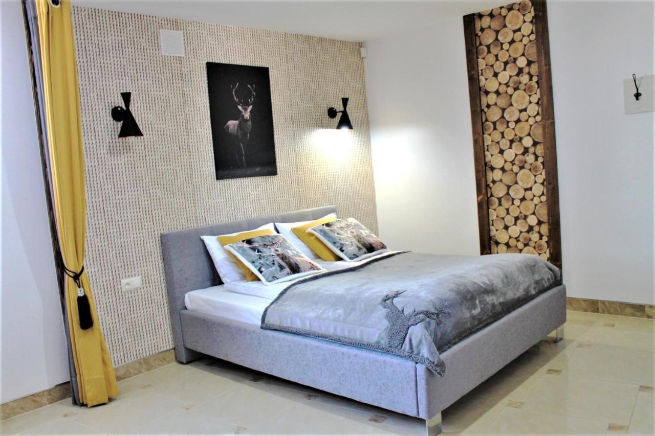 Bialy Jelen Z Basenem I Jacuzzi Bed & Breakfast Ostrowsko Luaran gambar