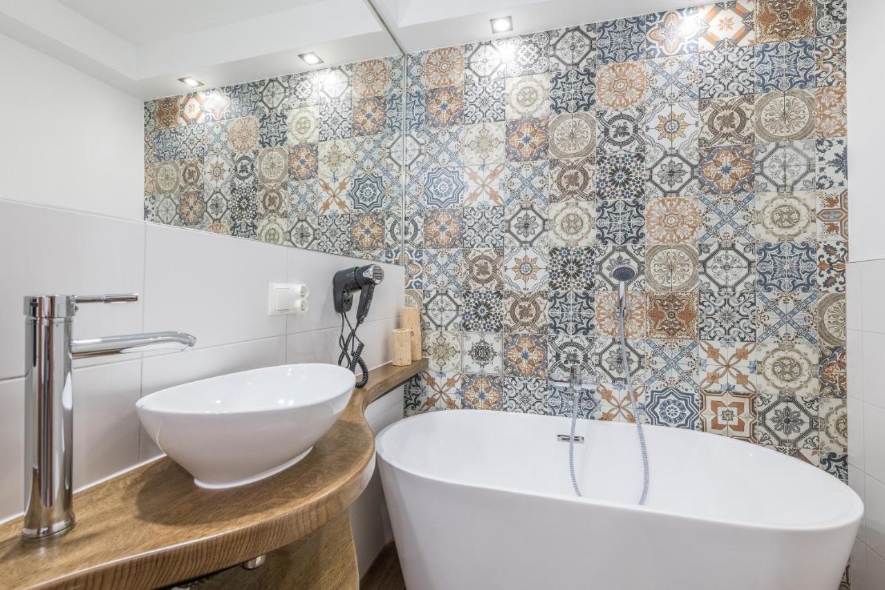 Bialy Jelen Z Basenem I Jacuzzi Bed & Breakfast Ostrowsko Luaran gambar