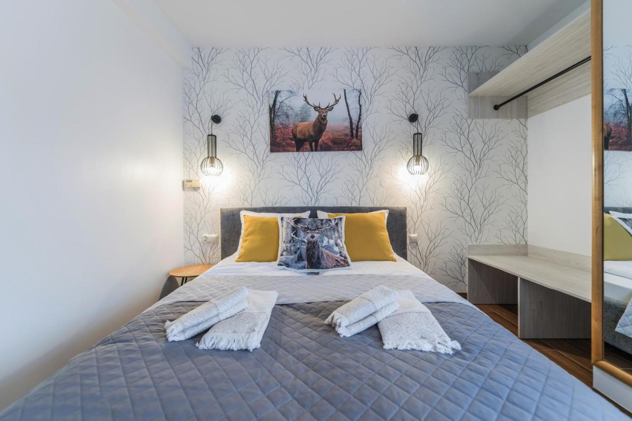 Bialy Jelen Z Basenem I Jacuzzi Bed & Breakfast Ostrowsko Luaran gambar