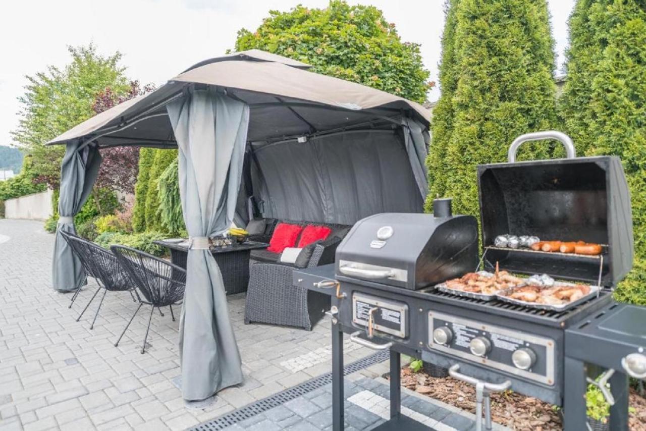 Bialy Jelen Z Basenem I Jacuzzi Bed & Breakfast Ostrowsko Luaran gambar