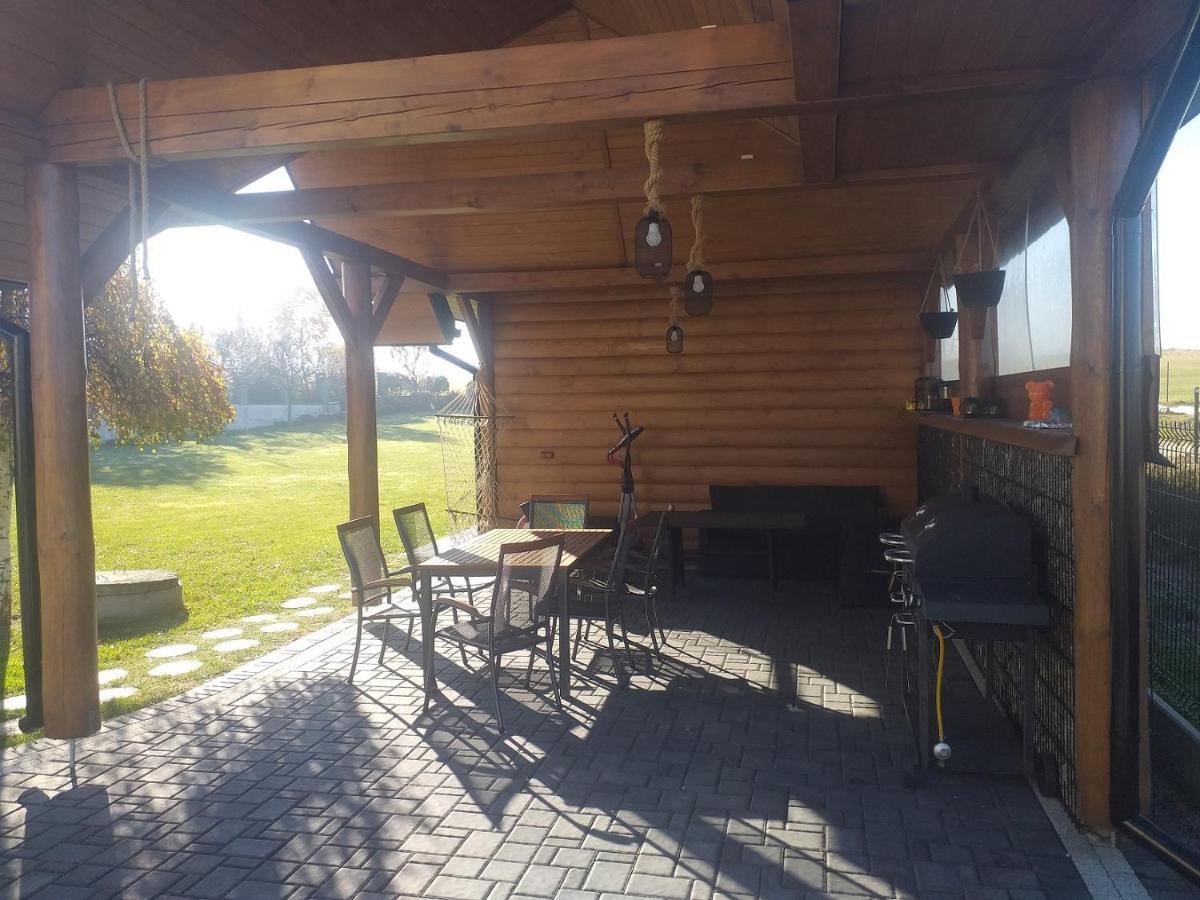 Bialy Jelen Z Basenem I Jacuzzi Bed & Breakfast Ostrowsko Luaran gambar